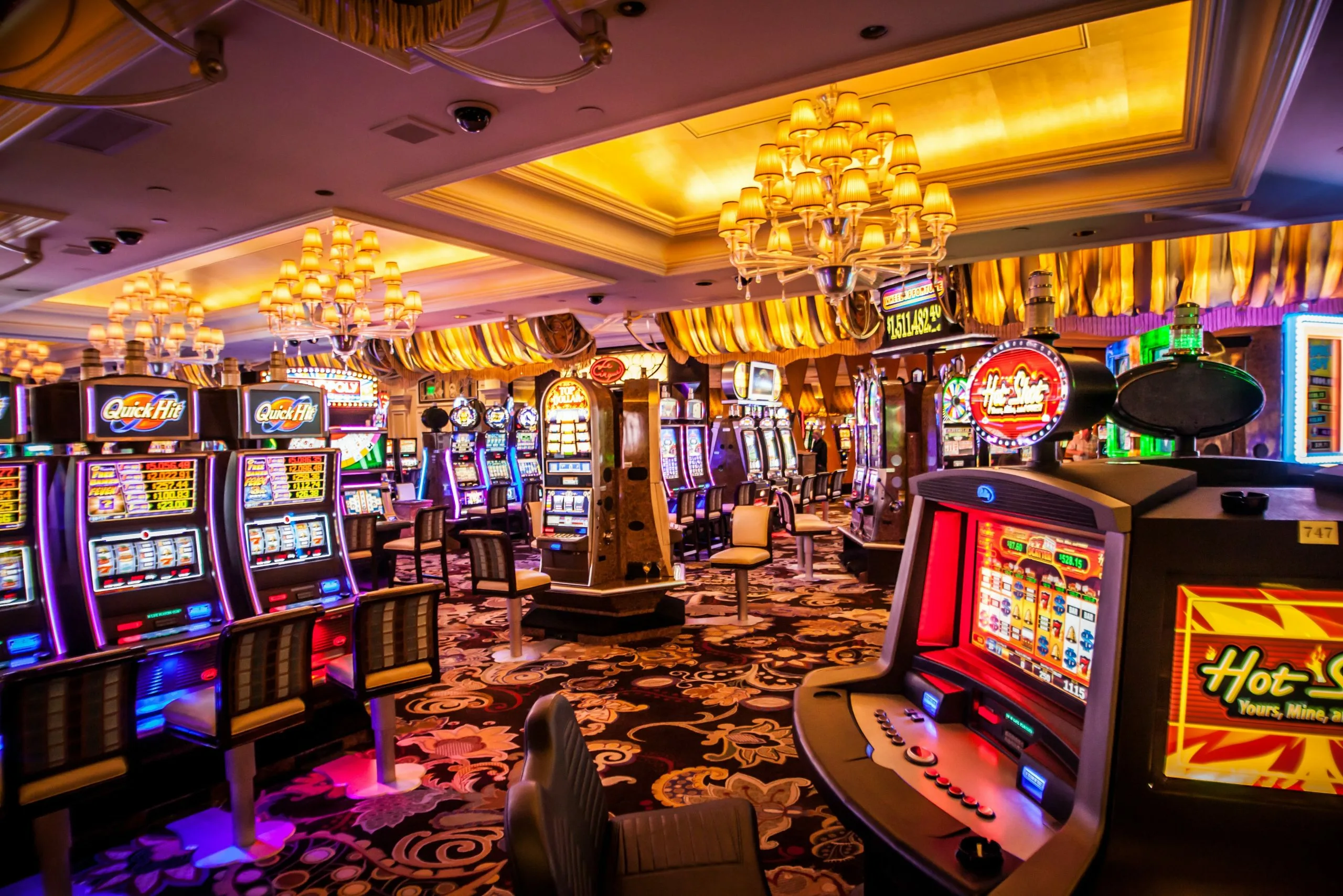 Discover the world of casino hotels with Cardlodges.com: your guide to the best offers and exclusive packages!